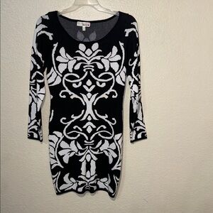 Size XL Black and White Long Sleeve Dress